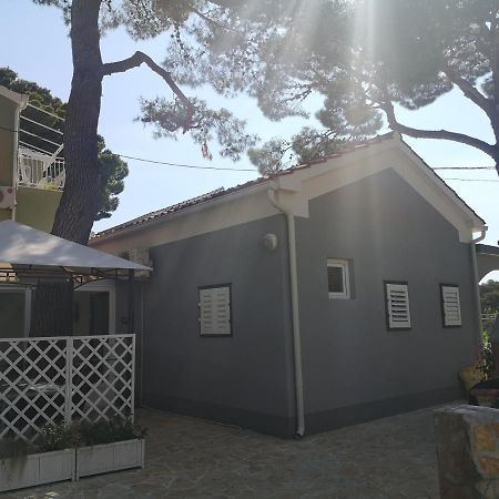 Villa Mala Kuca Ispod Borova à Primošten Extérieur photo