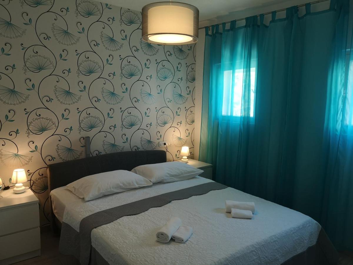 Villa Mala Kuca Ispod Borova à Primošten Extérieur photo