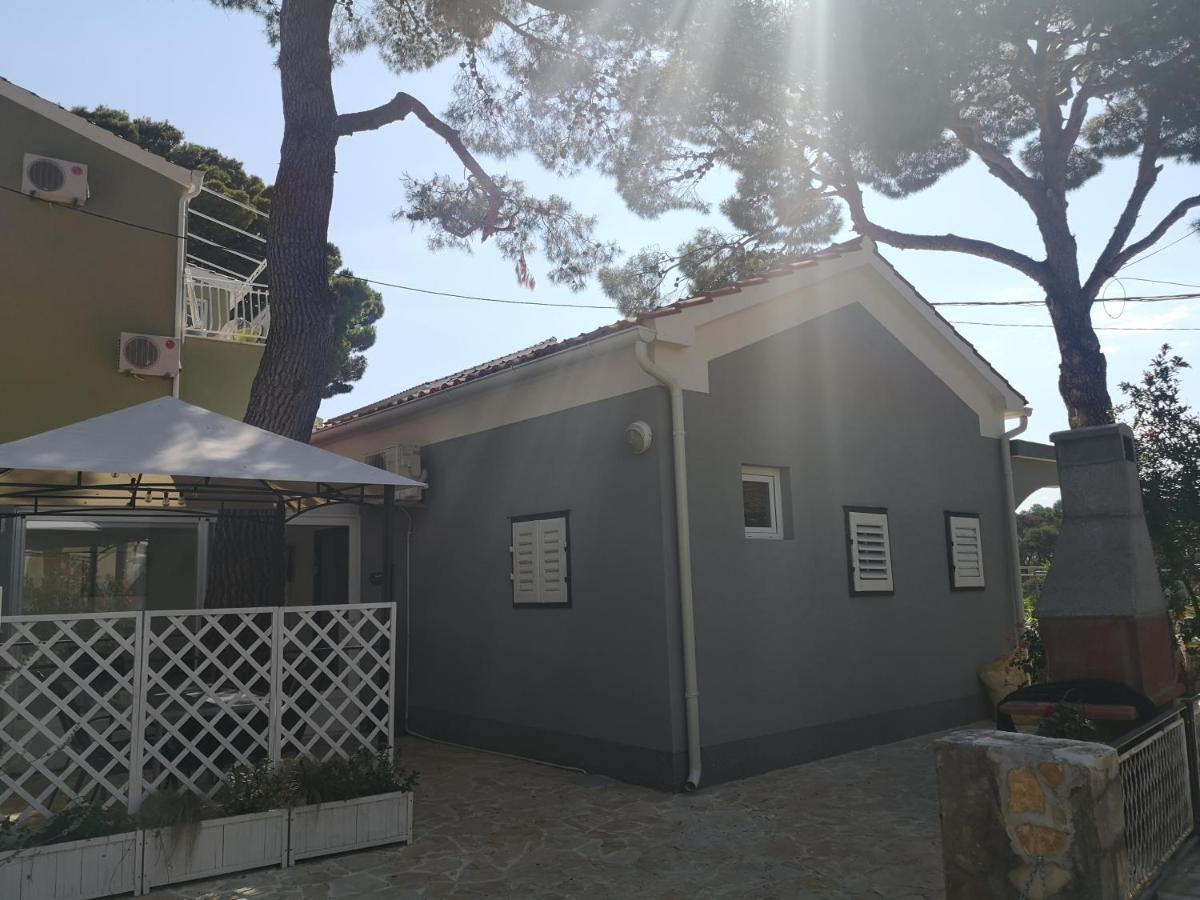 Villa Mala Kuca Ispod Borova à Primošten Extérieur photo