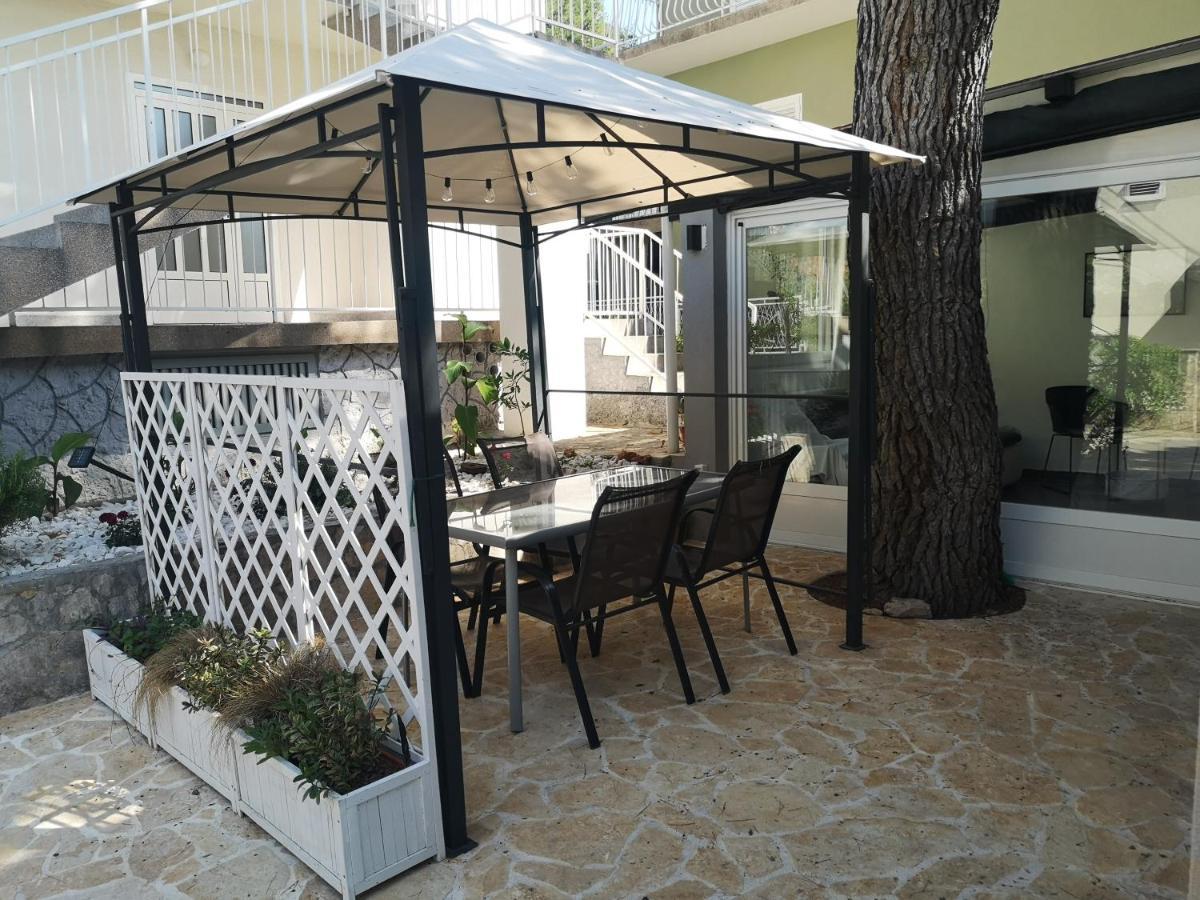 Villa Mala Kuca Ispod Borova à Primošten Extérieur photo