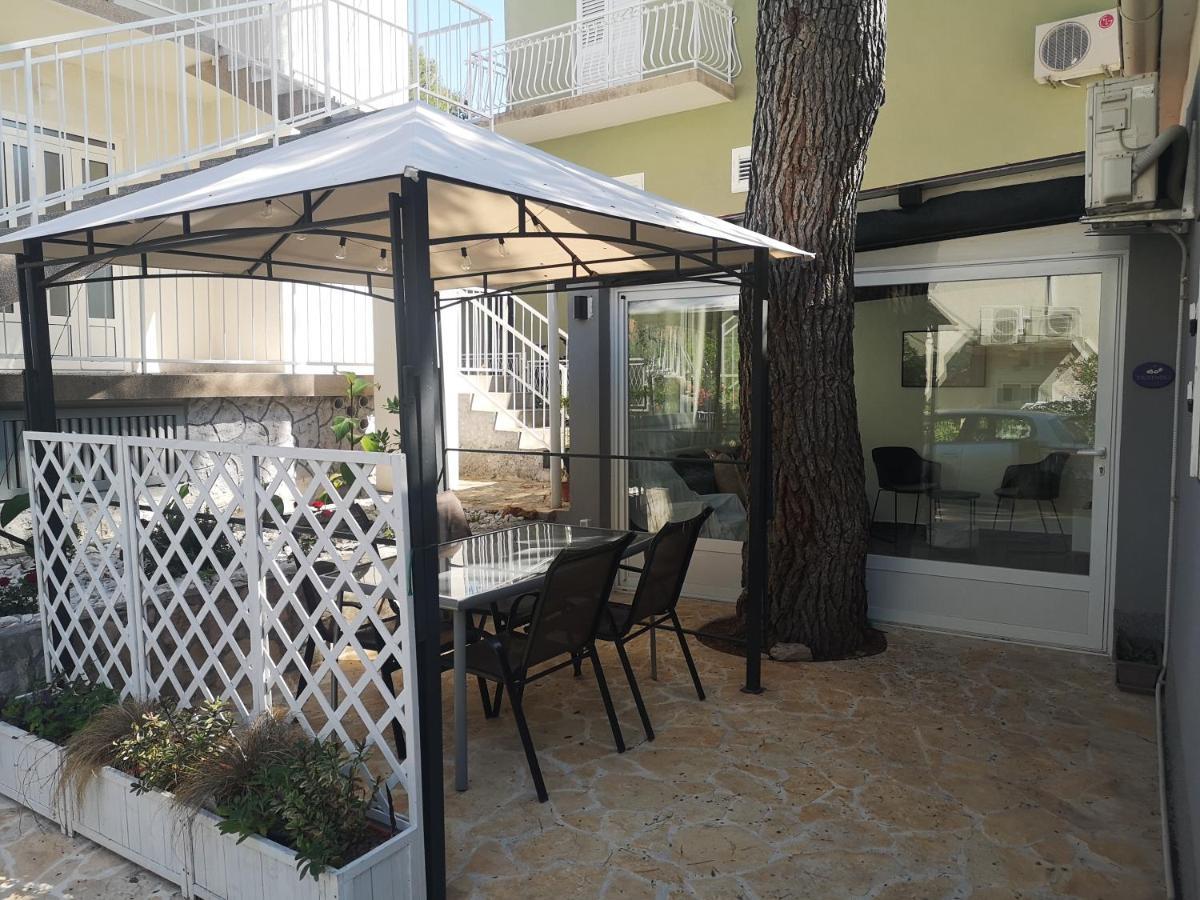 Villa Mala Kuca Ispod Borova à Primošten Extérieur photo
