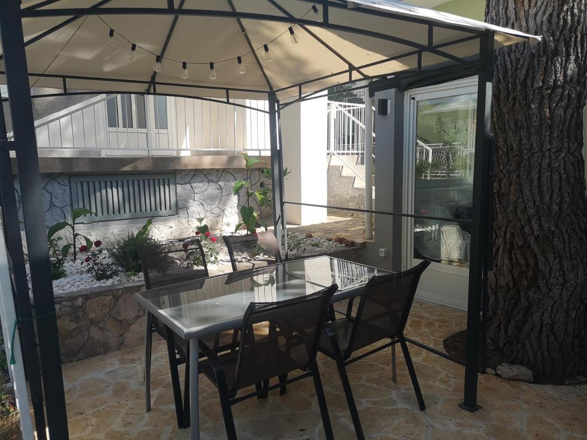 Villa Mala Kuca Ispod Borova à Primošten Extérieur photo