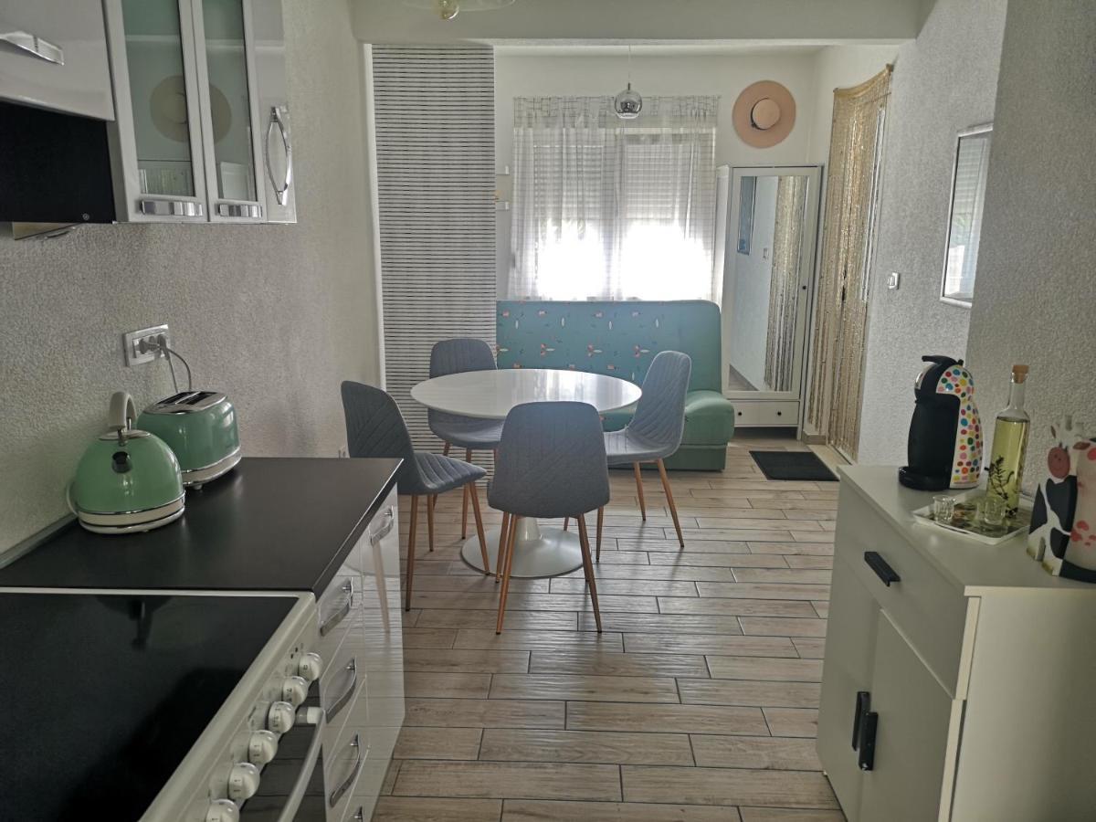 Villa Mala Kuca Ispod Borova à Primošten Extérieur photo