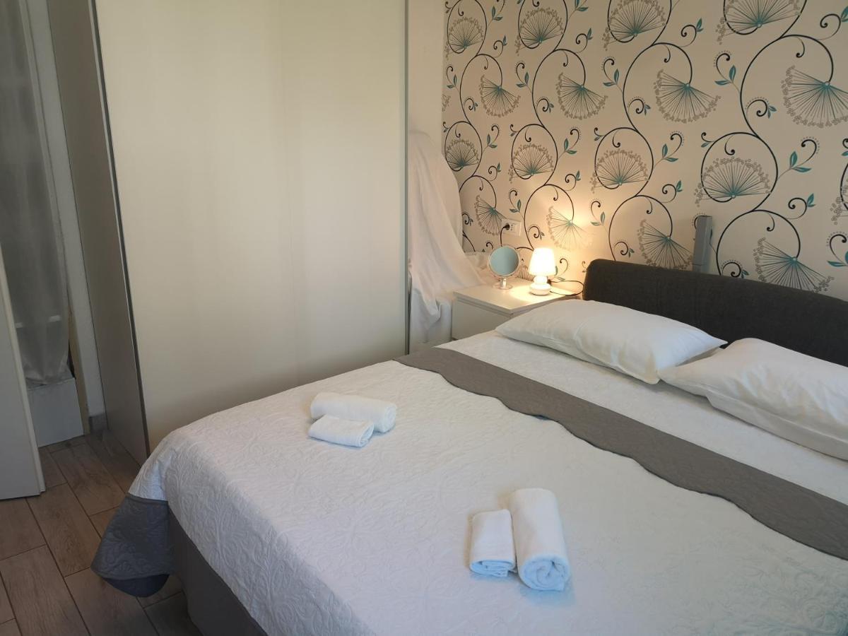 Villa Mala Kuca Ispod Borova à Primošten Extérieur photo