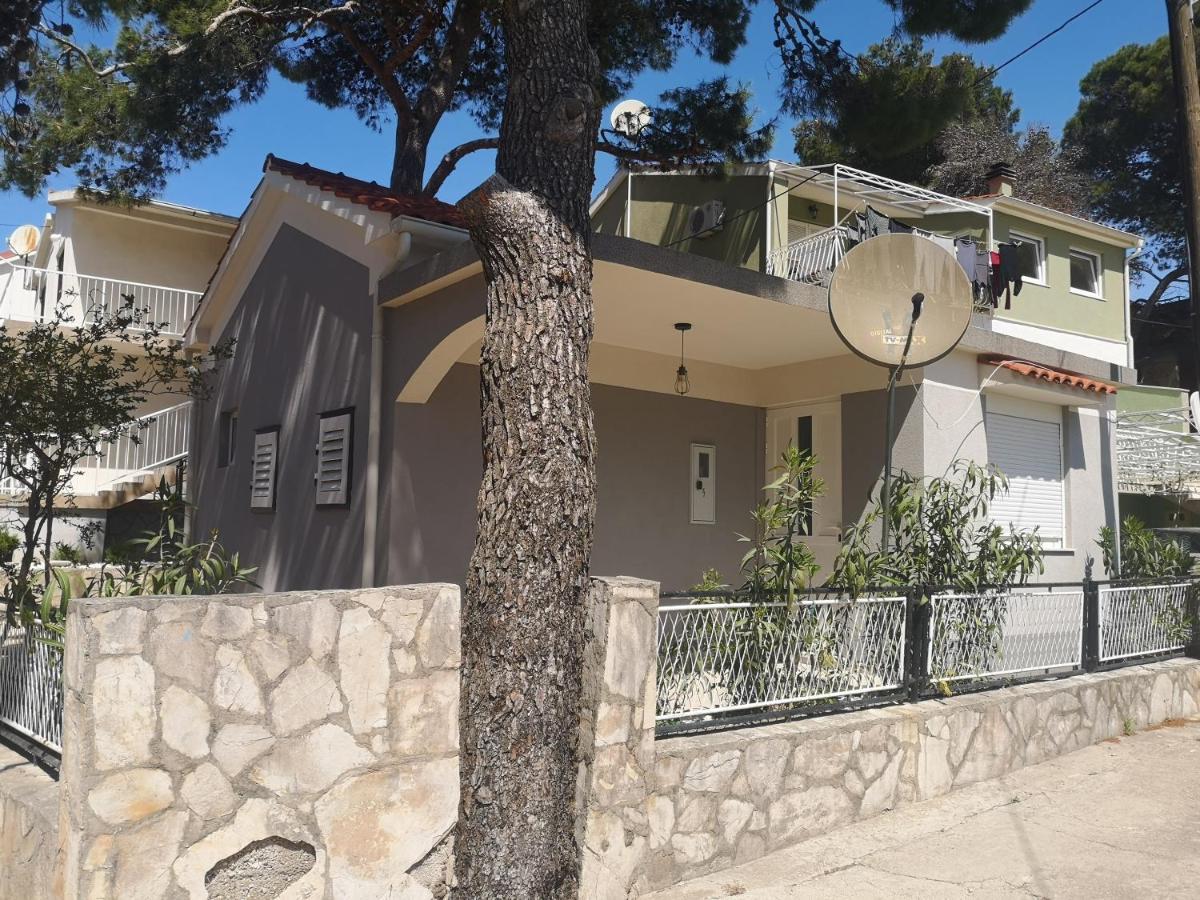 Villa Mala Kuca Ispod Borova à Primošten Extérieur photo