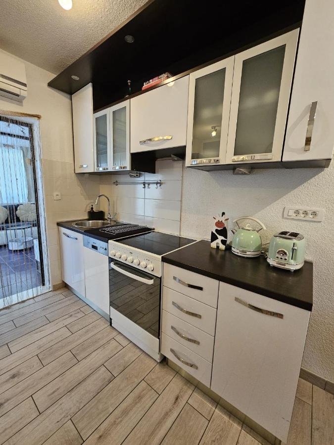 Villa Mala Kuca Ispod Borova à Primošten Extérieur photo