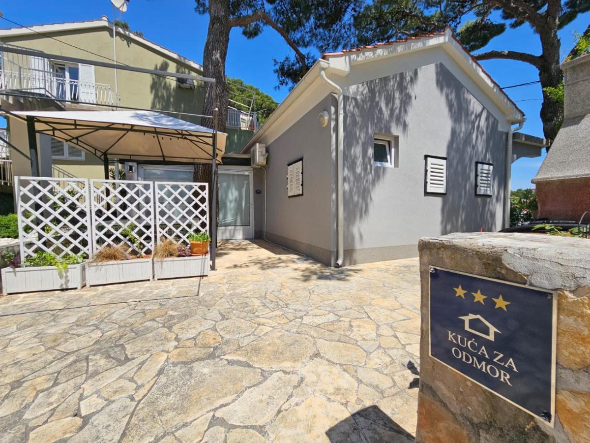 Villa Mala Kuca Ispod Borova à Primošten Extérieur photo