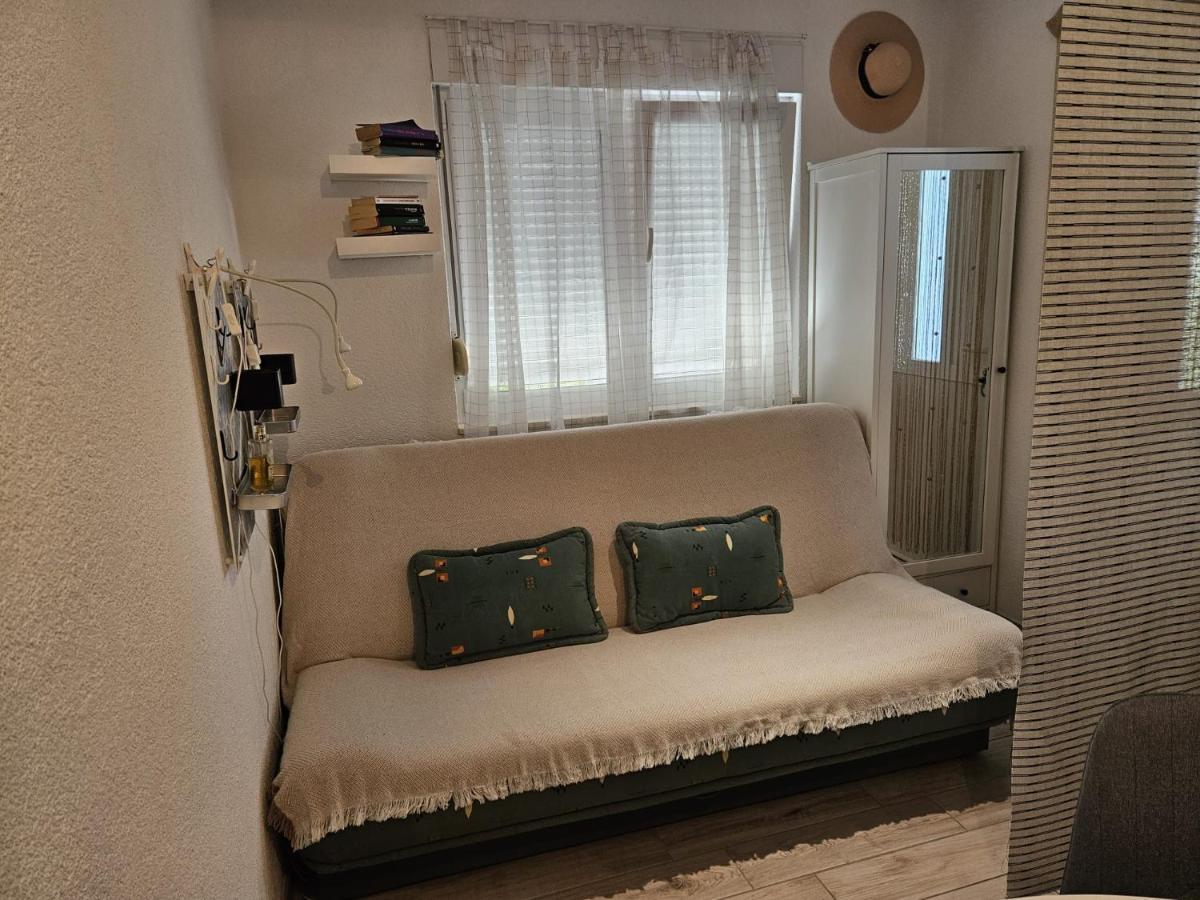 Villa Mala Kuca Ispod Borova à Primošten Extérieur photo